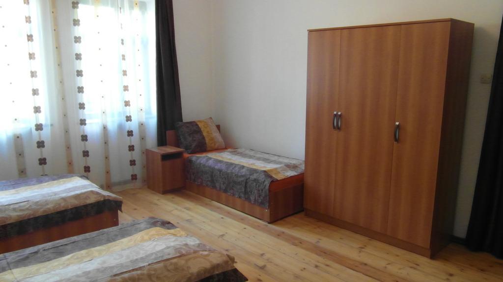 Gvirilas Sakhli Guest House Khashuri Rom bilde